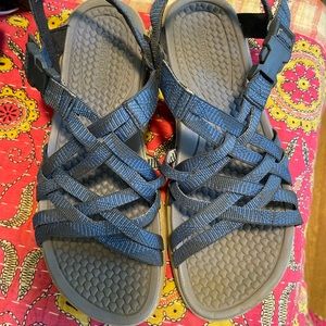 Baretraps flat sandal. Size 9.5. Blue.